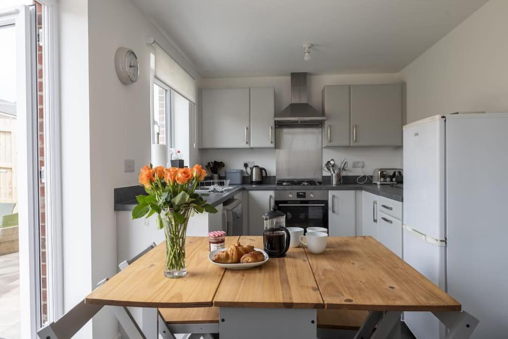 Cosy 3 Bed Near Beaches, Cardiff & Brecon Beacons Coity Экстерьер фото